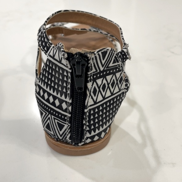 Sandals - Picture 6 of 7